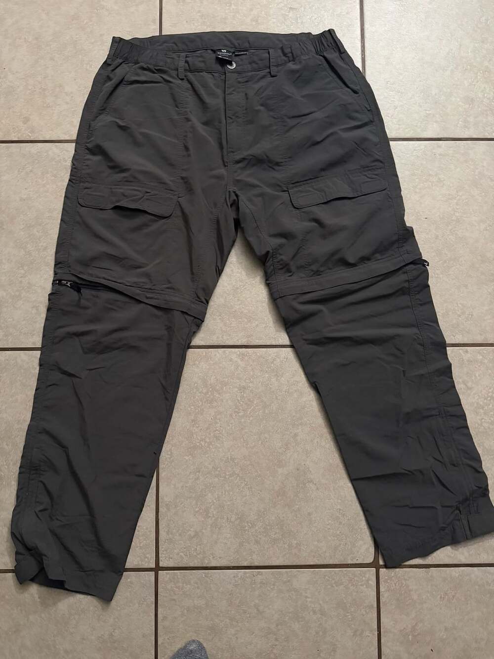 White Sierra Convertible Hiking Pants Dark Gray XL 32 Inseam Zip Off Cargo